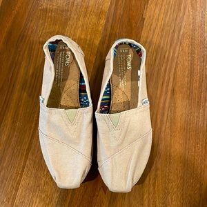 Size 6.5 Toms